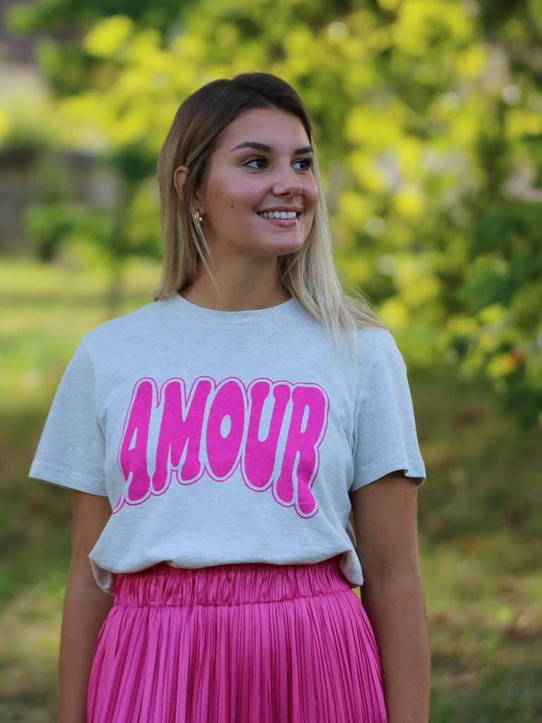 Emaëlle - T-shirt beige et fushia "Amour"
